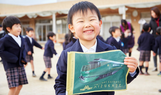 子どもたちの心にも刻まれる、「瑞風」の麗姿