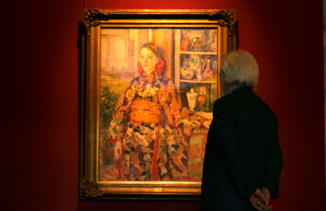 04 明治44年（1911）、留学先のベルギーで描かれた虎次郎の油彩『和服を着たベルギーの少女』