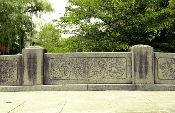 10 大原美術館前の橋の欄干に施された、虎次郎がデザインした龍のレリーフ