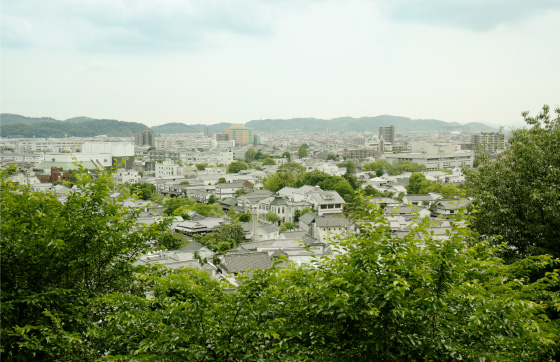 14 鶴形山頂にある阿智神社からは、美観地区が見渡せる