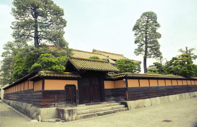 15 有隣荘の屋根は、虎次郎の発案で一部が日本風、一部がスペイン風