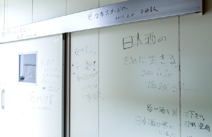 11 黒の牛革で仕立てられる「瑞風」にご乗車されたお客様専用の旅行鞄タグ。