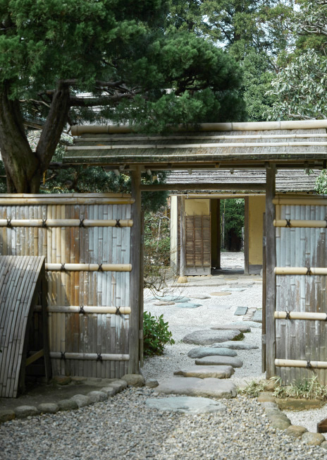 07 森山支配人は「明々庵のアプローチは京都の銀閣寺に似ていると言われる方もおられます」と話す。