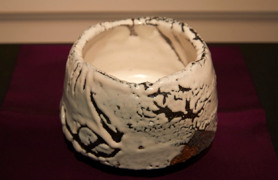 15 「淵淵」シリーズの内、薬師寺の基壇土で焼成された茶碗。