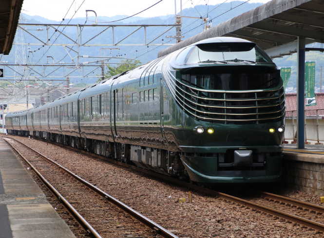 南岩国駅の「瑞風」」<span>（※現在、南岩国駅には停車しておりません）</span>