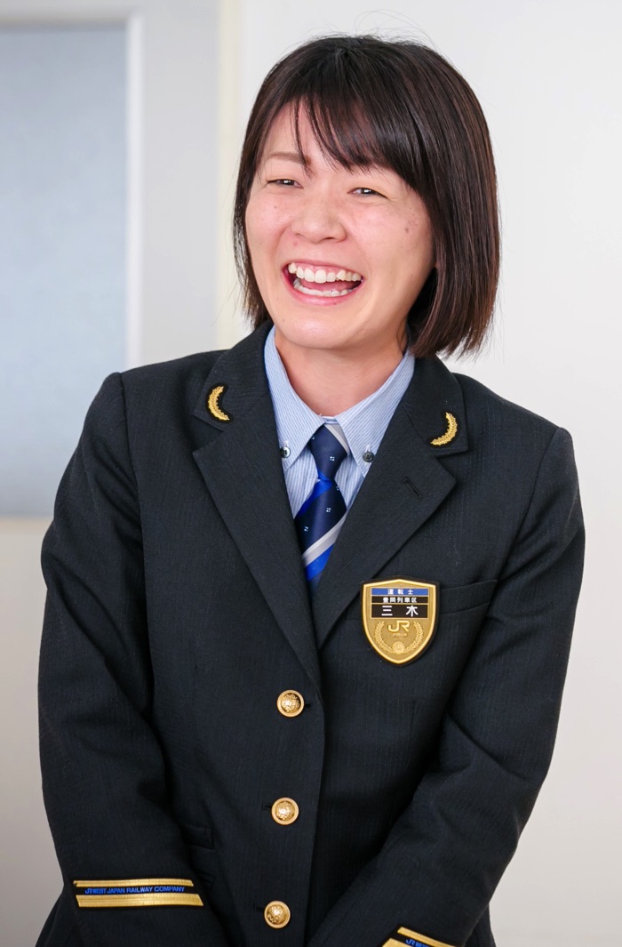 JR西日本 豊岡列車区 三木彩奈 運転士