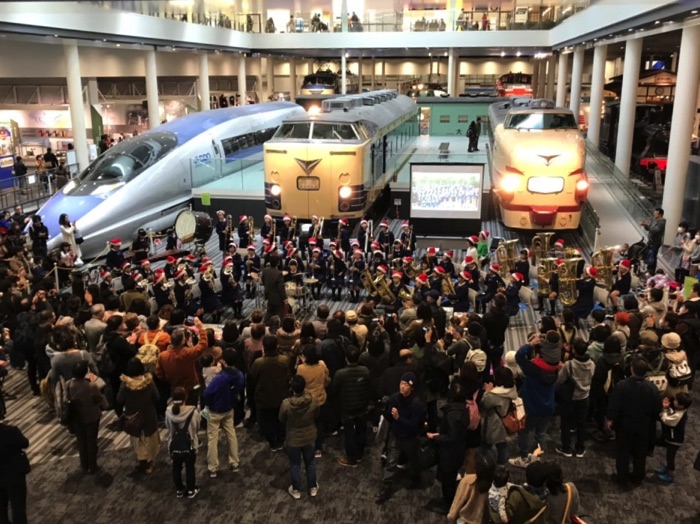 京都鉄道博物館でのクリスマスコンサートの様子