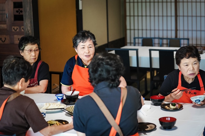 お見送りのあとは、皆さん一緒に昼食タイム