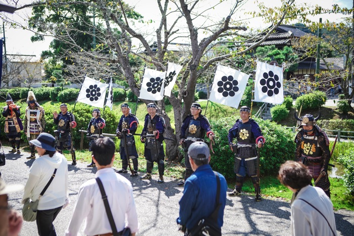 歓迎の喜びを放つ、岩国藩鉄砲隊の祝砲