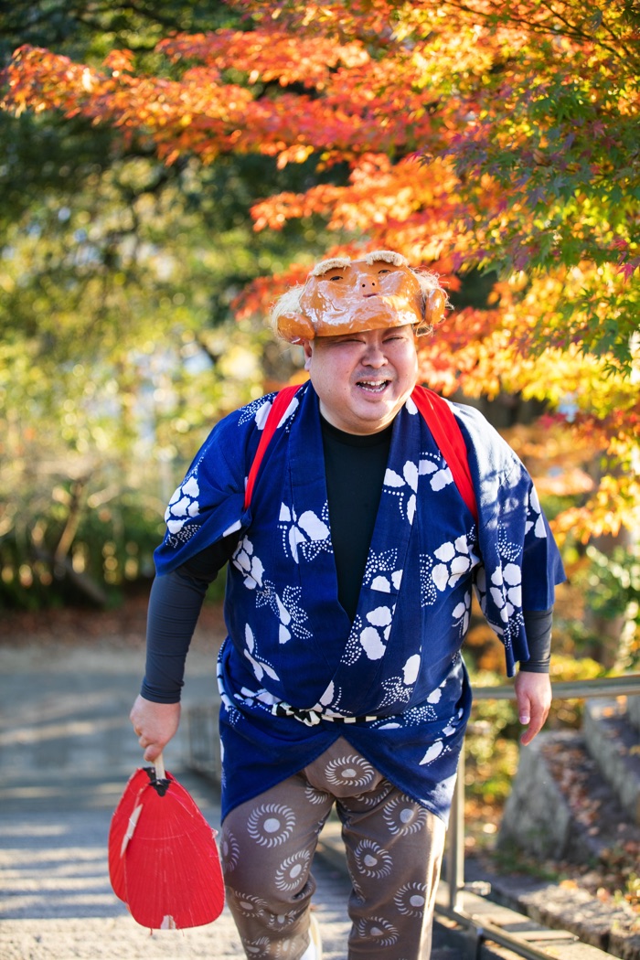 晩秋の阿智神社で取材